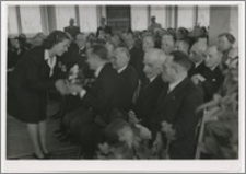 [Uroczyste otwarcie Biblioteki Uniwersyteckiej w Toruniu, 10 maja 1947 roku portret grupowy uczestników uroczystości]
