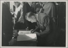 [Uroczyste otwarcie Biblioteki Uniwersyteckiej w Toruniu, 10 maja 1947 roku portret Kazimierza Dąbrowskiego]