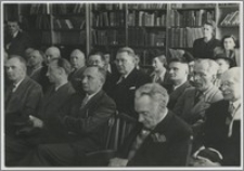 [Uroczyste otwarcie Biblioteki Uniwersyteckiej w Toruniu, 10 maja 1947 roku portret przemawiającego Ludwika Kolankowskiego]