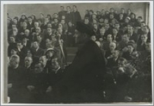 [Inauguracja roku akademickiego 1947/1948 na Uniwersytecie Mikołaja Kopernika w Toruniu portret grupowy uczestników uroczystości]