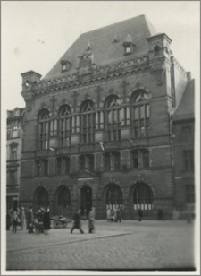 [Uniwersytet Mikołaja Kopernika w Toruniu: budynek Collegium Maximum ok. 1955 r.]