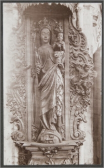 [Toruń, Madonna z Dzieciątkiem - rzeźba w nawie głównej kościoła św. Jakuba]