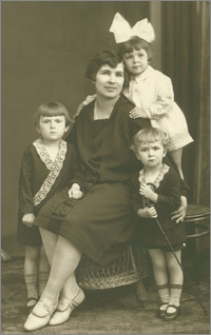 Zofia Koczorowska z dziećmi