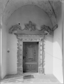 Baranów Sandomierski. Zamek. Portal na I piętrze-wejście z krużganku
