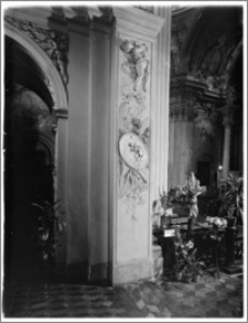 Kraków [Kościół pw. św. Anny – płycina na filarze nawy głównej, sztukateria autorstwa Baltazara Fontany]