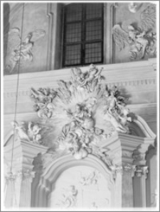 Kraków [Kościół pw. św. Anny – ołtarz w transepcie – skrzydło płn, zwieńczenie, sztukateria autorstwa Baltazara Fontany]
