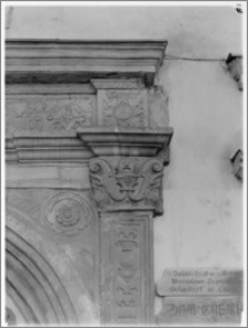 Chojnów. Kamienica Schramma, portal - fragment