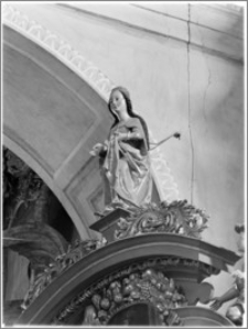 Krosno. Kościół pw. Trójcy Przenajświętszej. Gotycka Madonna w zwieńczeniu ołtarzu bocznego
