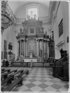 Warszawa. Kościół pw. Św. Krzyża - ołtarz boczny w lewym ramieniu transeptu