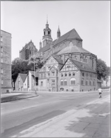 Stargard Szczeciński. Kościół parafialny [ob. Kolegiata NMP Królowej Świata]. Widok od strony południowo-zachodniej