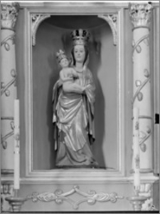 Strzepcz. Kościół parafialny św. Marii Magdaleny. Wnętrze. Rzeźba Matki Boskiej Strzepeckiej (XVI w.) w ołtarzu bocznym