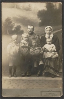 Rodzina Kiałkow : Felicjan i Katarzyna z dziećmi : Stanisławem, Franciszkiem, Jadwigą i Marianną