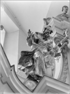 Lublin. Kościół karmelitów trzewiczkowych św. Eliasza Proroka. Wnętrze. Fragment ołtarza głównego-rzeźba św. Pawła