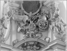 Lublin. Kościół karmelitów trzewiczkowych św. Eliasza Proroka. Wnętrze. Fragment ołtarza głównego-wóz św. Eliasza