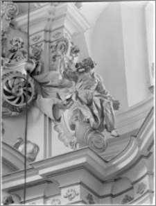 Lublin. Kościół karmelitów trzewiczkowych św. Eliasza Proroka. Wnętrze. Fragment ołtarza głównego-rzeźba św. Piotra