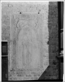 Chełmno – Kościół parafialny Wniebowzięcia Najświętszej Marii Panny [gotycka kamienna płyta nagrobna Lamberta Longusa]