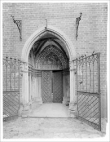 Malbork. Zespół zamkowy. Kaplica grobowa św. Anny. Portal od strony północnej