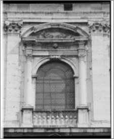 Kraków. Kościół śś. Apostołów Piotra i Pawła. Fasada-okno