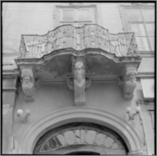 Lwów (Ukraina). Balkon w kamienicy przy ul. Rynek 10