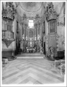 Włodawa. Kościół parafialny pw. Św. Ludwika. Wnętrze. Ołtarz główny