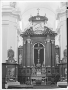 Węgrów. Kościół poreformacki św. Antoniego z Padwy i św. Piotra z Alkantary. Wnętrze. Ołtarz główny