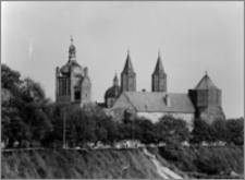 Płock. Panorama miasta z bazyliką katedralną Wniebowzięcia Najświętszej Maryi Panny i zamkiem książąt mazowieckich