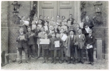Chór przy Seminarium Nauczycielskim w Kcyni z okazji uroczystości jubileuszowych 60 lecia istnienia Zakładu Nauczycielskiego w dniu 15. października 1925 r.