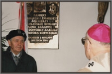 Poświęcenie tablicy pamiątkowej - Kościół p.w. Matki Boskiej Ostrobramskiej, poświęcenia dokonał abp Zygmunt Kamiński