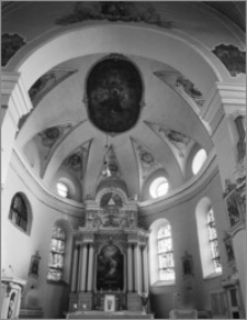 Wronki. Kościół franciszkanów Zwiastowania NMP. Wnętrze. Widok na ołtarz główny i sklepienie