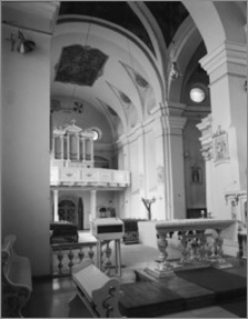 Wronki. Kościół franciszkanów Zwiastowania NMP. Wnętrze. Widok na organy i wejście główne