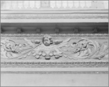 Klimontów (woj. świętokrzyskie). Kościół św. Józefa. Wnętrze. Sztukateria w prezbiterium-fragment