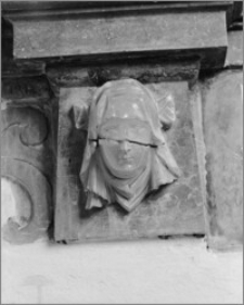 Kraków. Kościół św. Andrzeja. Wnętrze. Dekoracja kamienna-głowa kobiety