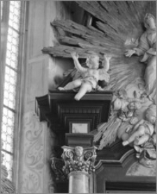 Stary Sącz. Kościół klasztorny klarysek. Wnętrze - kaplica św. Kingi - fragment ołtarza z posągiem św. Księżnej