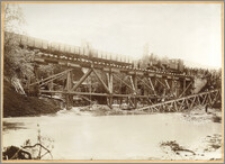 Odbudowany most kolejowy