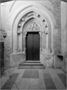 Gniezno. Katedra pw. Wniebowzięcia Najświętszej Maryi Panny - gotycki portal płn. 