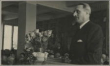 [Uroczyste otwarcie Biblioteki Uniwersyteckiej w Toruniu, 10 maja 1947 roku portret wygłaszającego przemówienie prof. Stanisława Arnolda]